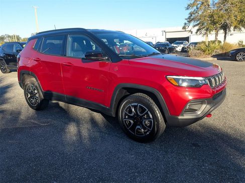Used 2025 Jeep Compass Trailhawk w/ Trailhawk Elite Group image 2