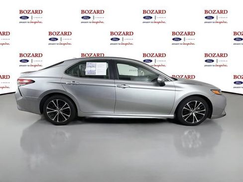 Used 2019 Toyota Camry SE FWD image 9