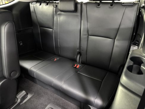Used 2025 Toyota Highlander Platinum AWD/4WD image 38