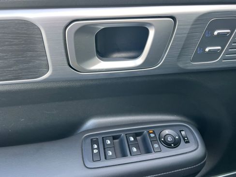 Used 2024 Hyundai Santa Fe Limited image 12