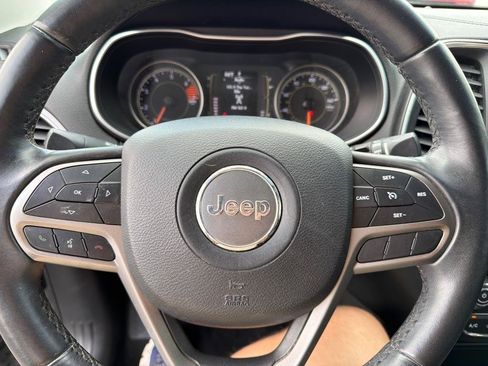 Used 2019 Jeep Cherokee Latitude Plus FWD image 27