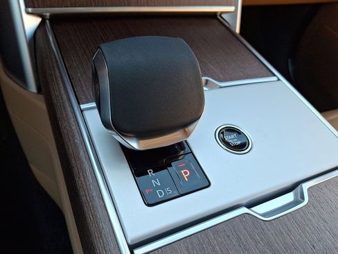 New 2026 Land Rover Range Rover Long Wheelbase SE image 10