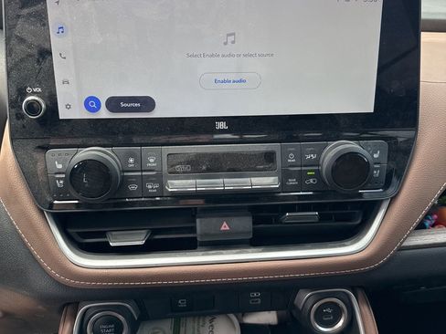 Used 2025 Toyota Grand Highlander AWD image 4