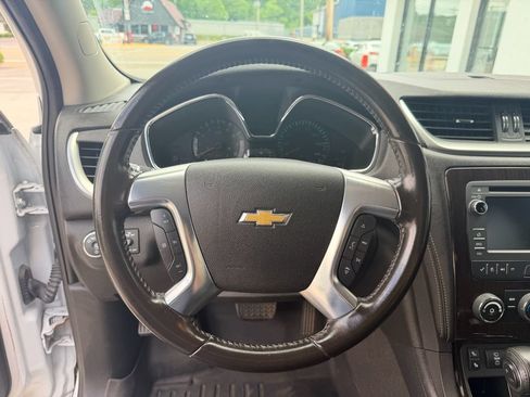 Used 2017 Chevrolet Traverse LT w/ Style and Technology Package FWD image 19