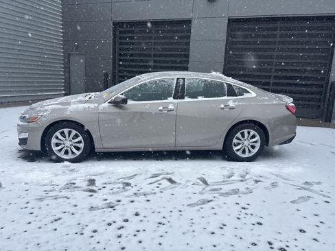 Used 2022 Chevrolet Malibu LT image 2