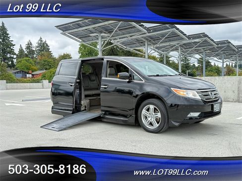 Used 2011 Honda Odyssey Touring image 2
