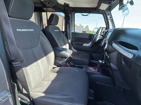 Used 2016 Jeep Wrangler Unlimited Rubicon w/ Connectivity Group AWD/4WD image 39