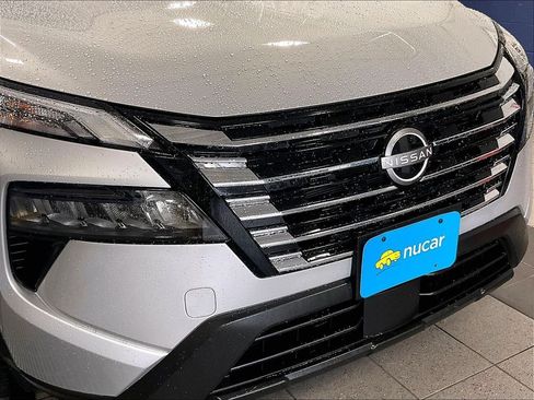 Used 2025 Nissan Rogue SV AWD/4WD image 31