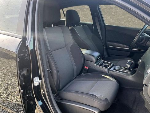 Used 2017 Dodge Charger SXT image 7