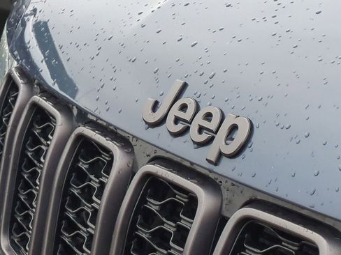 Used 2020 Jeep Grand Cherokee Limited X image 12