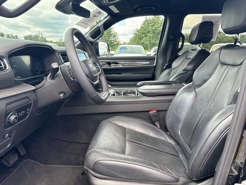 Used 2022 Jeep Wagoneer Series II AWD/4WD image 20