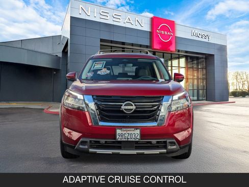 Used 2024 Nissan Pathfinder Platinum w/ Cargo Package image 4