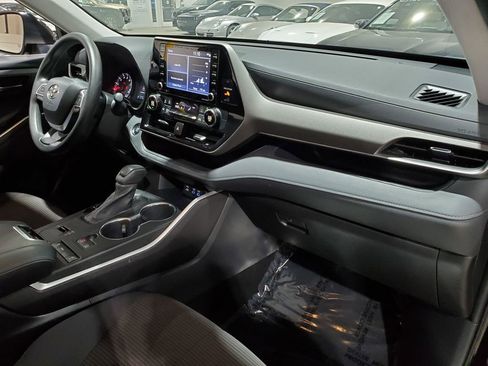 Used 2022 Toyota Highlander L image 15
