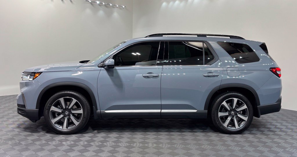 Used 2024 Honda Pilot Touring image 2