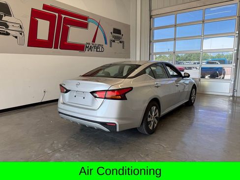 Used 2024 Nissan Altima 2.5 S FWD image 3