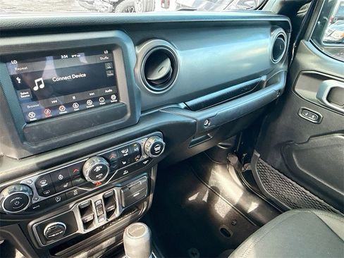 Used 2021 Jeep Gladiator Willys image 23