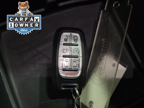 Used 2025 Chrysler Pacifica Select FWD image 19