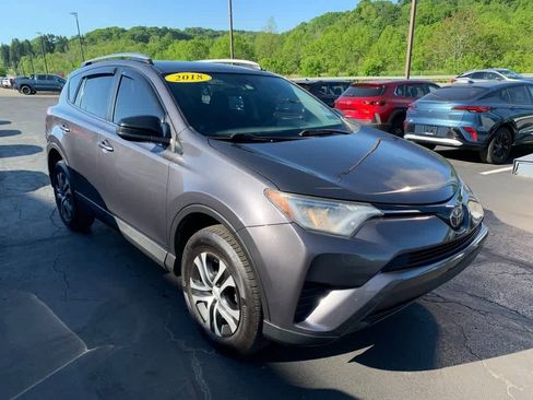 Used 2018 Toyota RAV4 LE AWD/4WD image 9