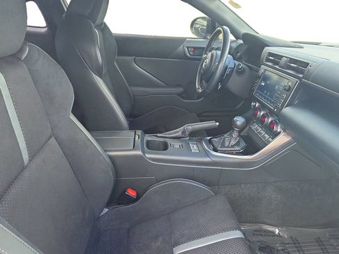 Used 2025 Toyota GR86 Premium w/ ALL Weather Mat Package (TMS) RWD image 18