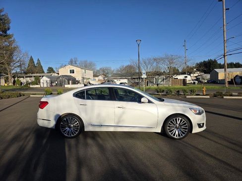 Used 2015 Kia Cadenza Premium w/ Technology Package image 4