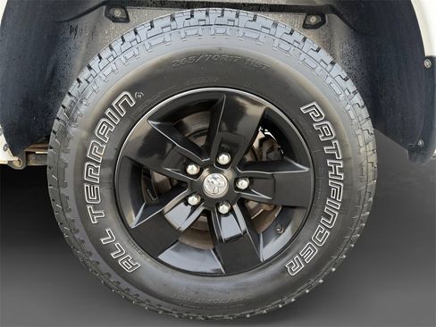 Used 2017 RAM 1500 Classic SLT image 11