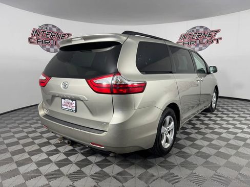 Used 2015 Toyota Sienna LE FWD image 7