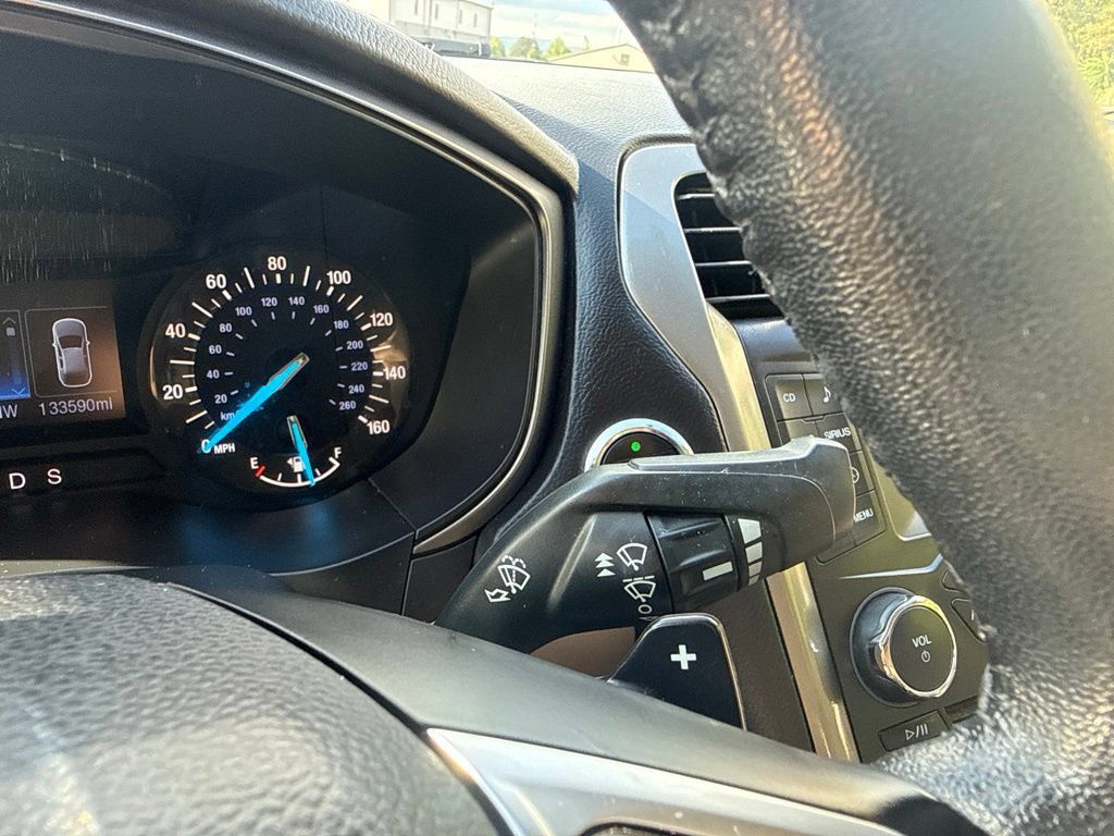 Used 2017 Ford Fusion SE AWD/4WD image 18