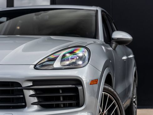 Certified 2021 Porsche Cayenne AWD/4WD image 16