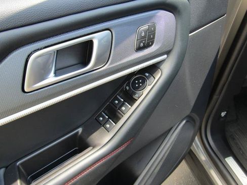 Used 2026 Ford Explorer ST-Line w/ ST-Line Street Pack AWD/4WD image 20