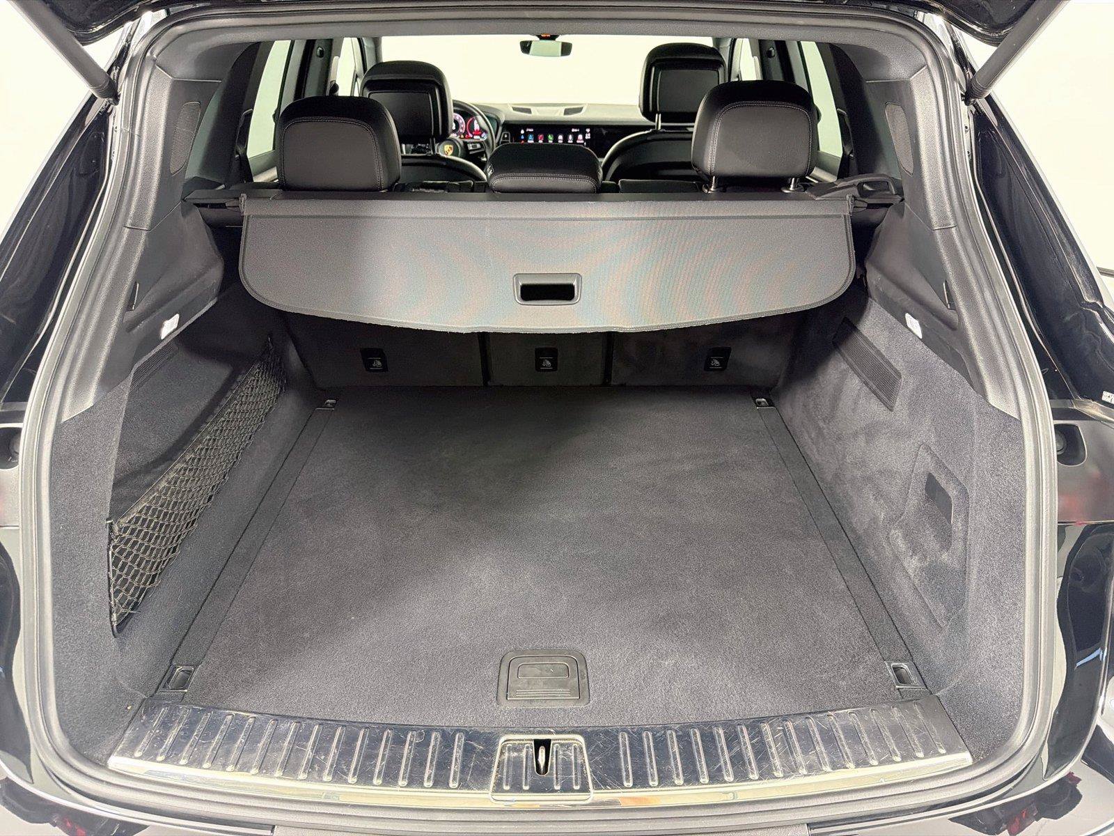 Certified 2024 Porsche Cayenne AWD/4WD image 24