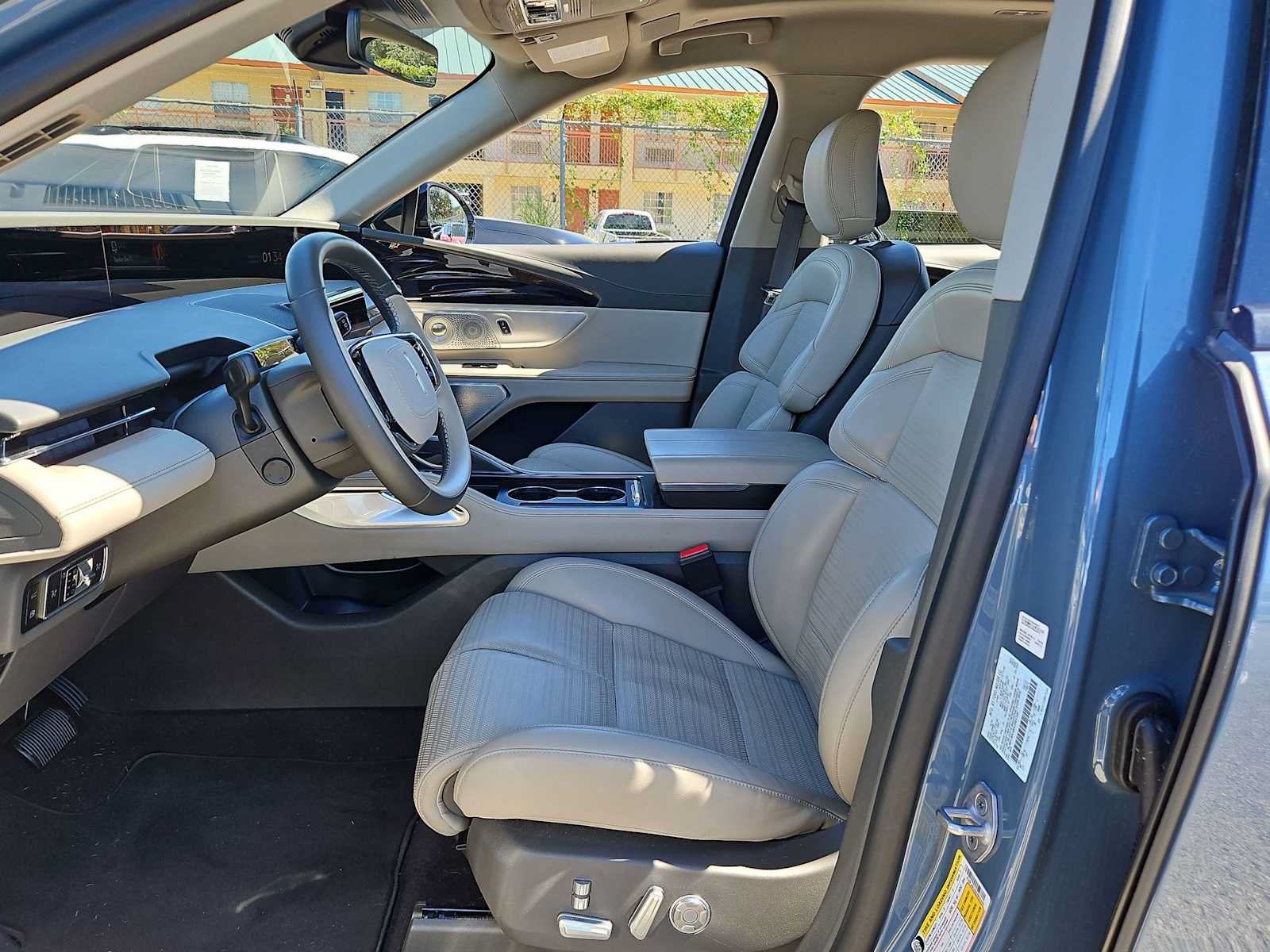 Used 2025 Lincoln Nautilus Reserve AWD/4WD image 13