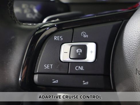 Used 2018 Volkswagen Golf R 4-Door image 4