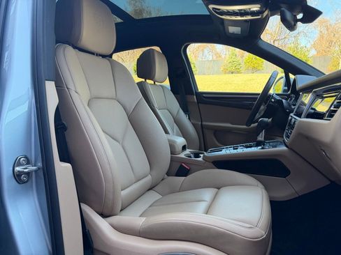 Certified 2019 Porsche Macan image 22