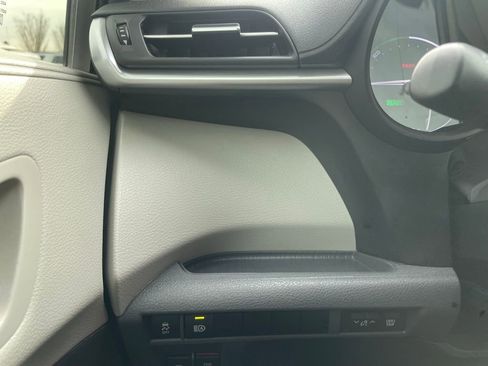 Used 2024 Toyota Sienna XLE image 13