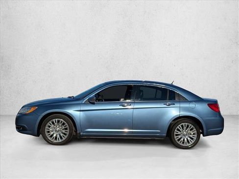 Used 2011 Chrysler 200 Limited image 9