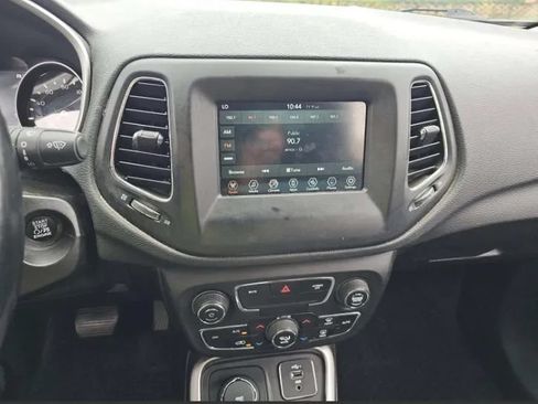 Used 2019 Jeep Compass Latitude w/ Popular Equipment Group AWD/4WD image 7