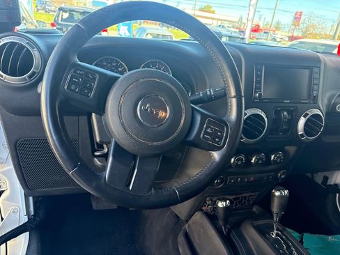 Used 2016 Jeep Wrangler Unlimited Sahara w/ Dual Top Group image 13