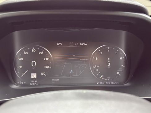 Used 2022 Volvo XC40 T5 Momentum w/ Premium Package image 14