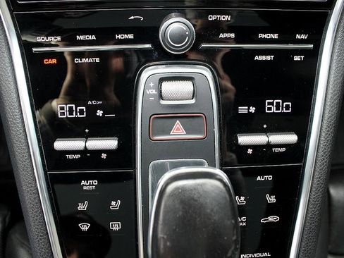 Used 2020 Porsche Panamera 4 image 30