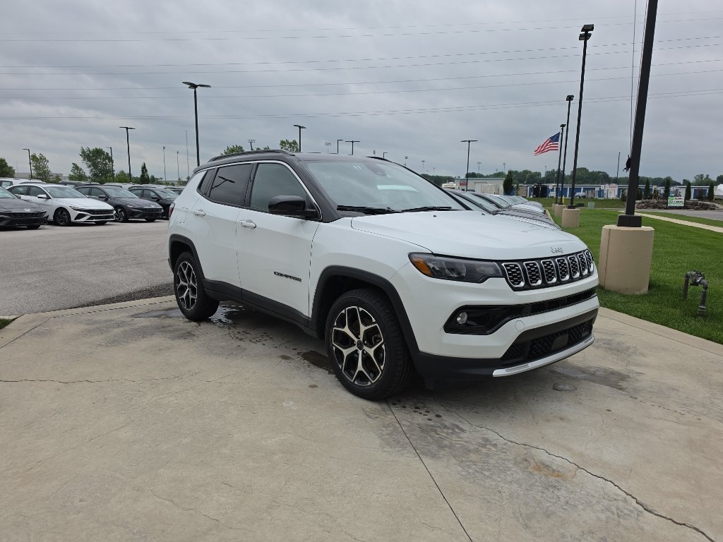Used 2025 Jeep Compass Limited AWD/4WD image 3