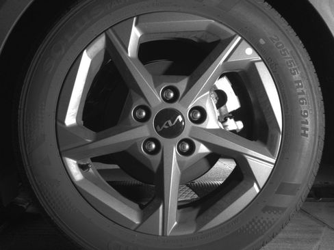 Used 2025 Kia K4 LXS image 14