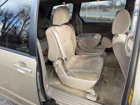 Used 2010 Toyota Sienna LE image 12