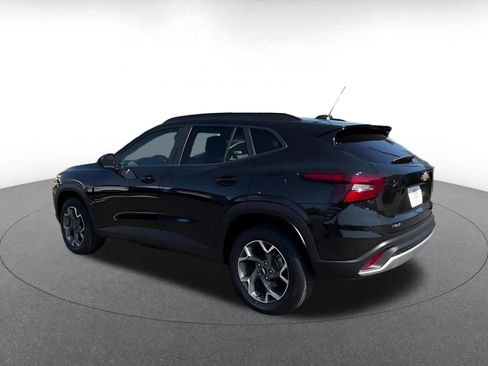 Used 2025 Chevrolet Trax LT w/ LT Convenience Package FWD image 10