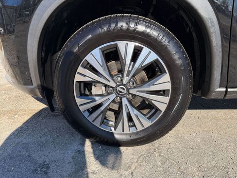 Used 2023 Nissan Rogue SV image 30