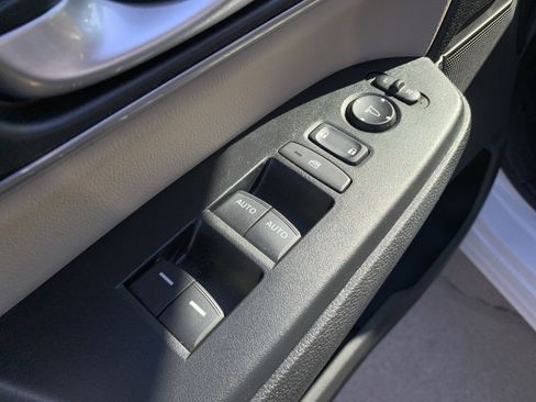 Used 2019 Honda CR-V Touring image 15