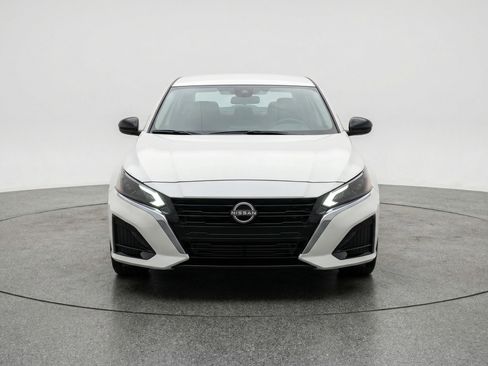 Used 2025 Nissan Altima 2.5 SV image 2