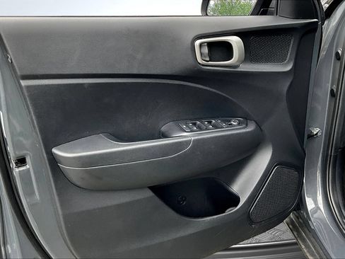 Used 2025 Hyundai Venue SEL FWD image 20