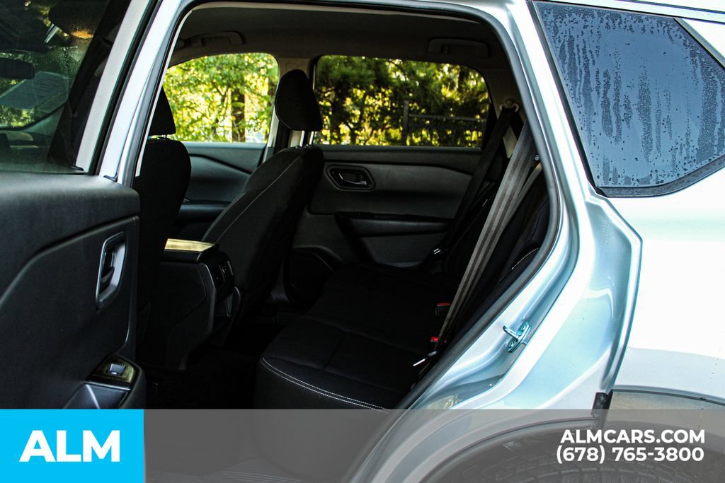 Used 2024 Nissan Rogue S FWD image 17