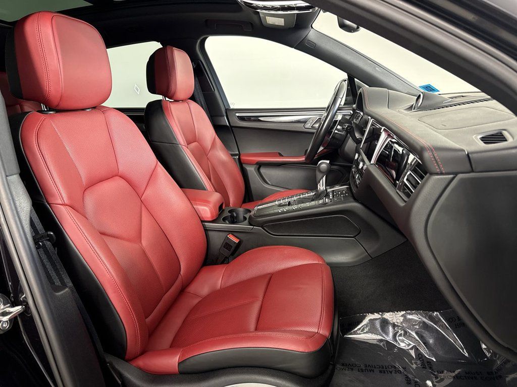 Certified 2021 Porsche Macan AWD/4WD image 24