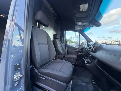 Used 2019 Mercedes-Benz Sprinter 144 image 16